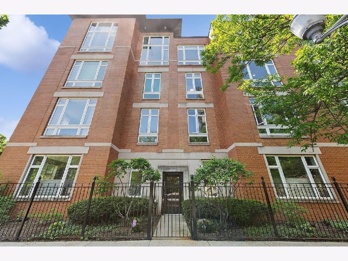 Rented Chicago Illinois, 1003 Buena