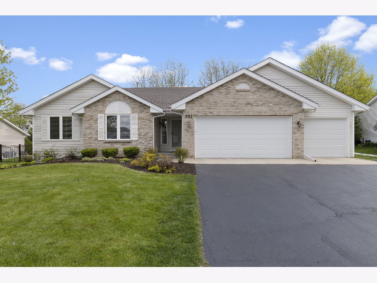  For Sale Poplar Grove Illinois, 207 Sherman Lane