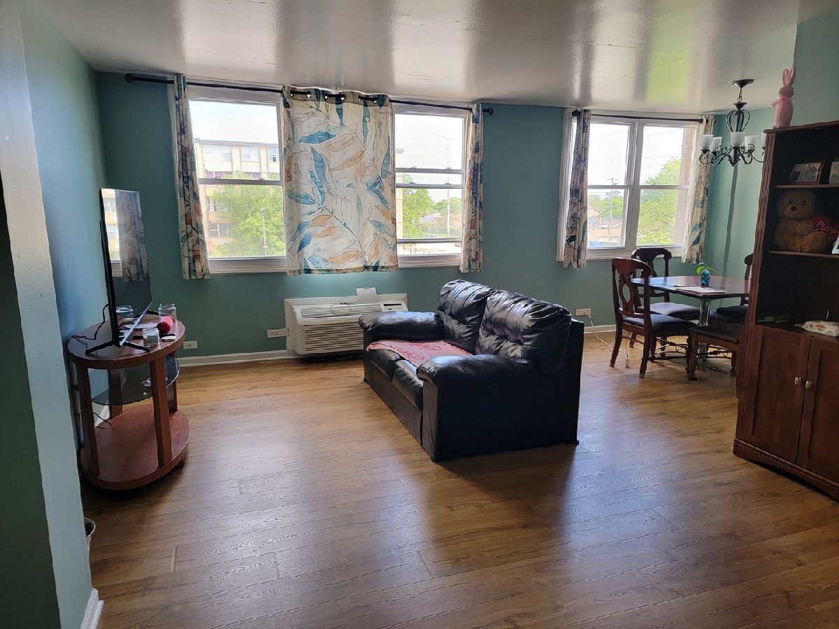  For Sale Chicago Illinois, 4350 Ford City Drive