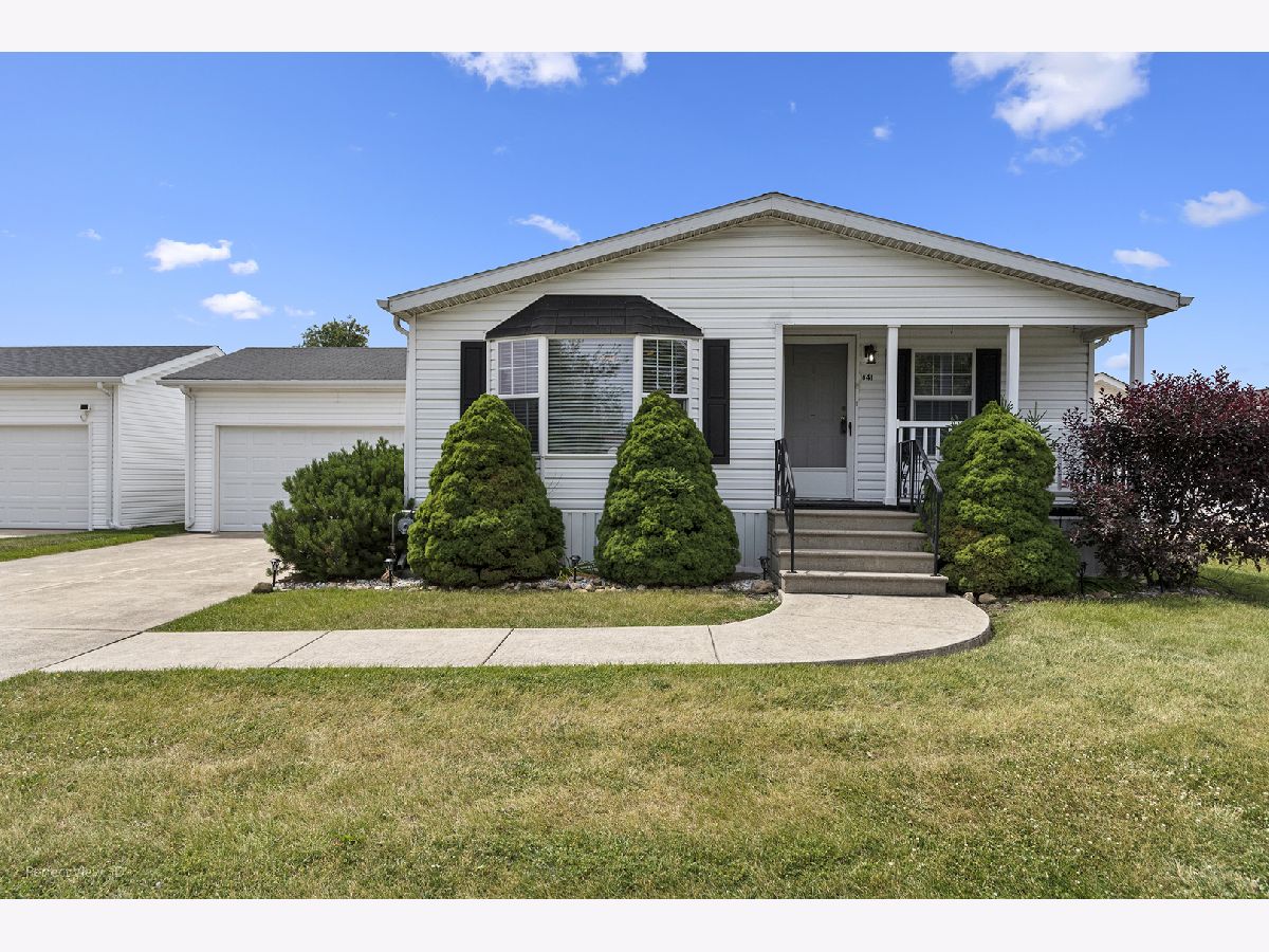  For Sale Manteno Illinois, 1041 Aspen Drive