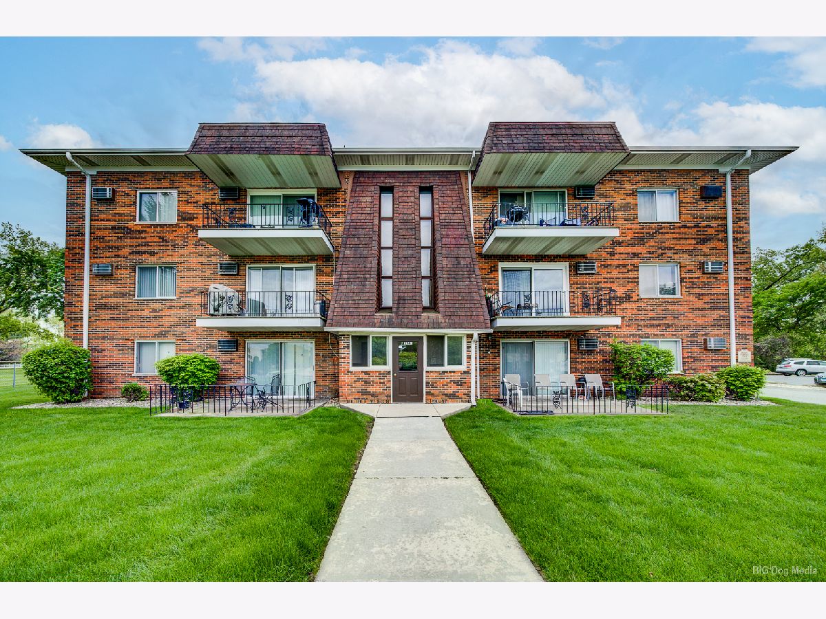  For Sale Crestwood Illinois, 5701 129th Street