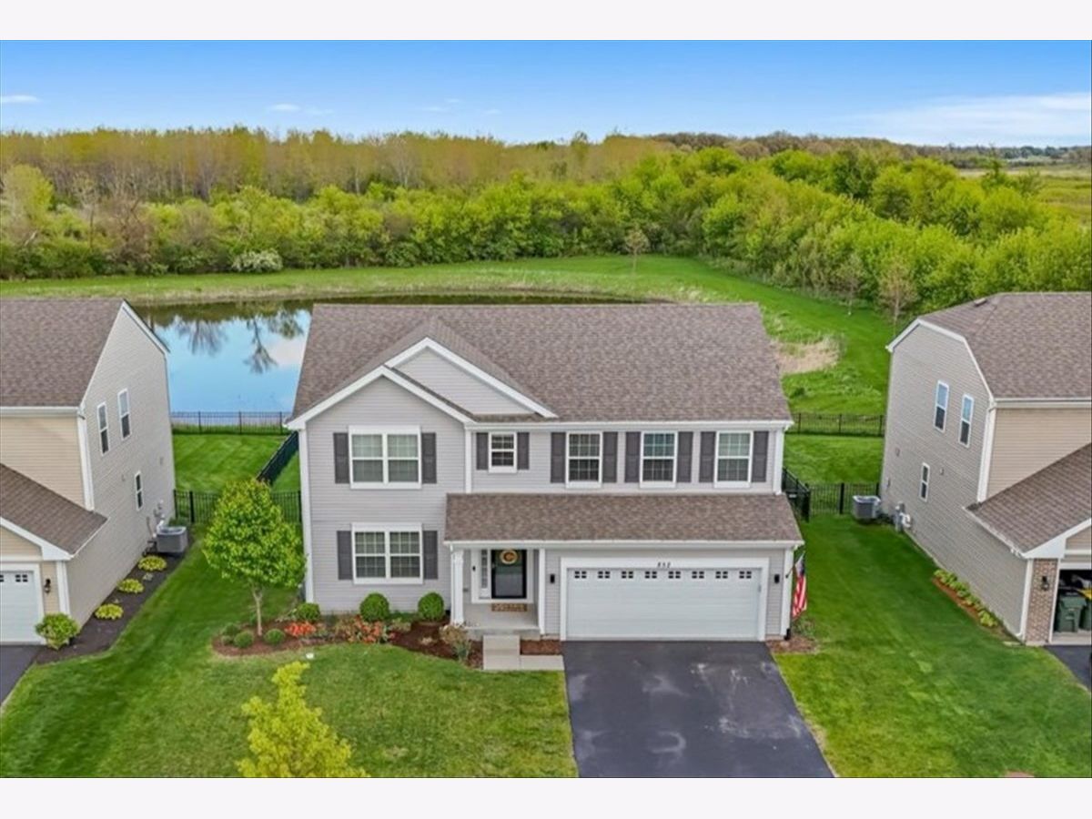  For Sale Pingree Grove Illinois, 852 Wildwood Drive