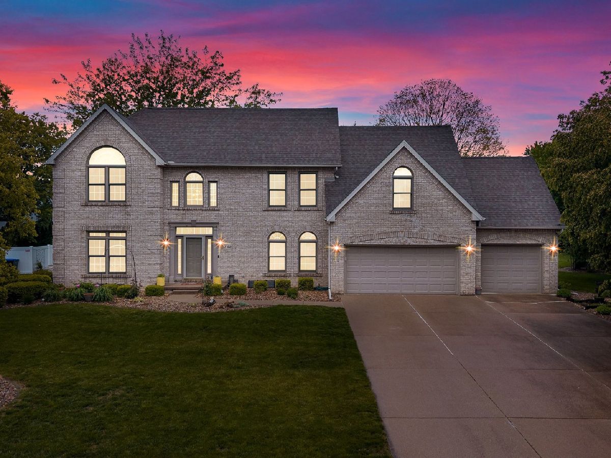 Homes & Condos & Townhomes For Sale Hawthorne Hills Bloomington Illinois, 3108 Rusty Lane
