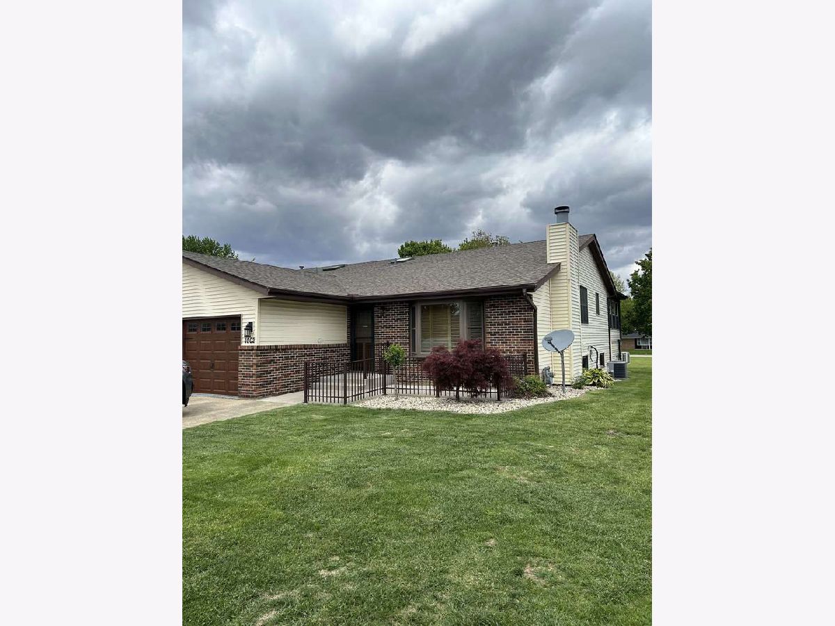  For Sale Ottawa Illinois, 1002 Thornberry Court