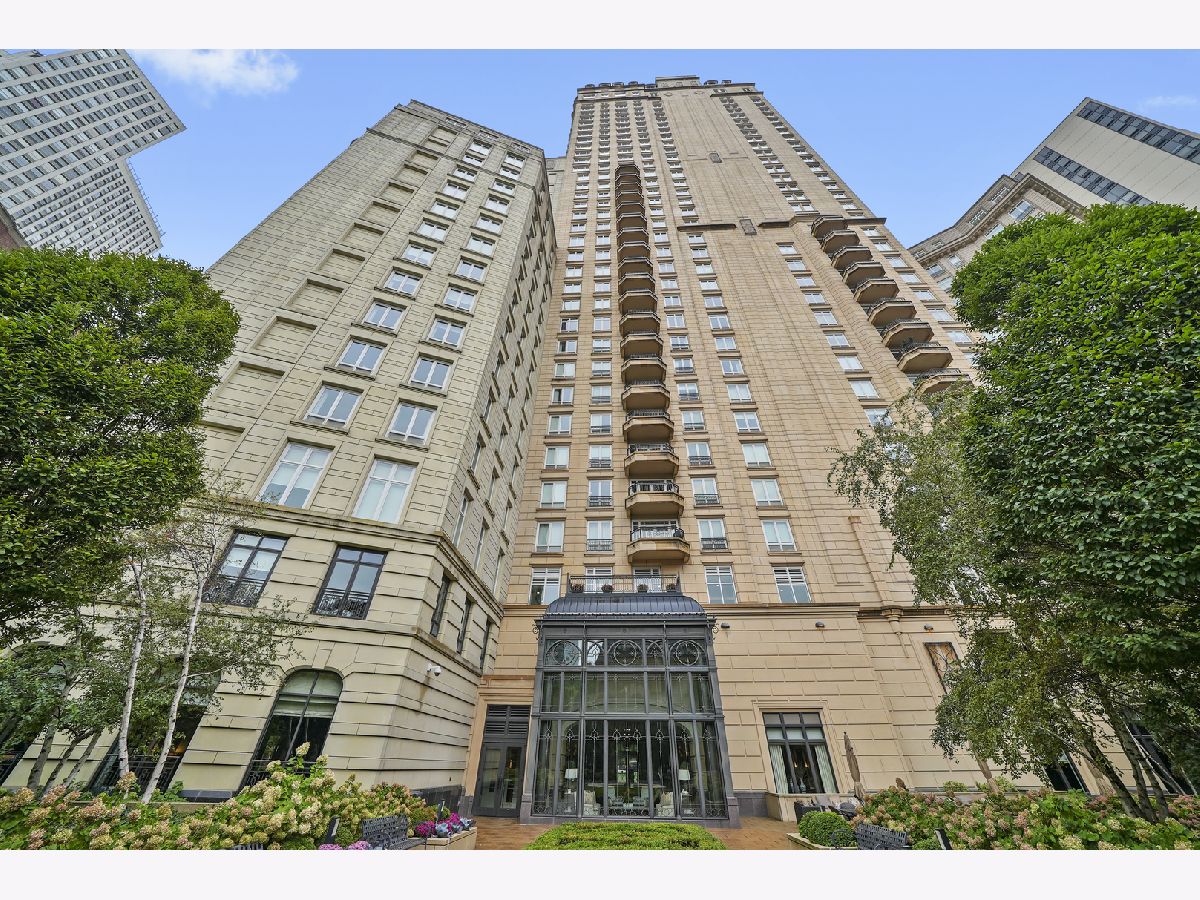 Condominiums Rented Lincoln Park 2550 Chicago Illinois, 2550 Lakeview