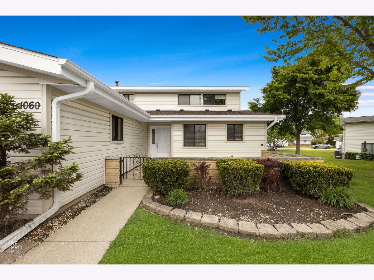 Townhomes & Condos & Homes Rented Weathersfield South Schaumburg Illinois, 1060 Matfield