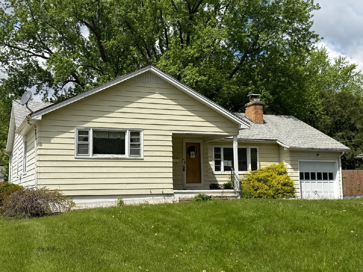  Sold Dixon Illinois, 1017 Mary