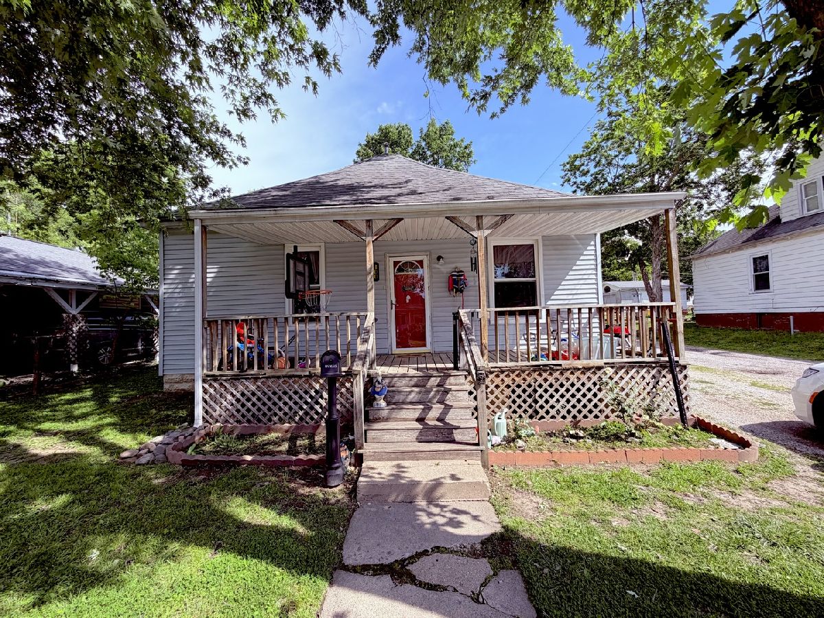  For Sale Salem Illinois, 300 Allmon Street
