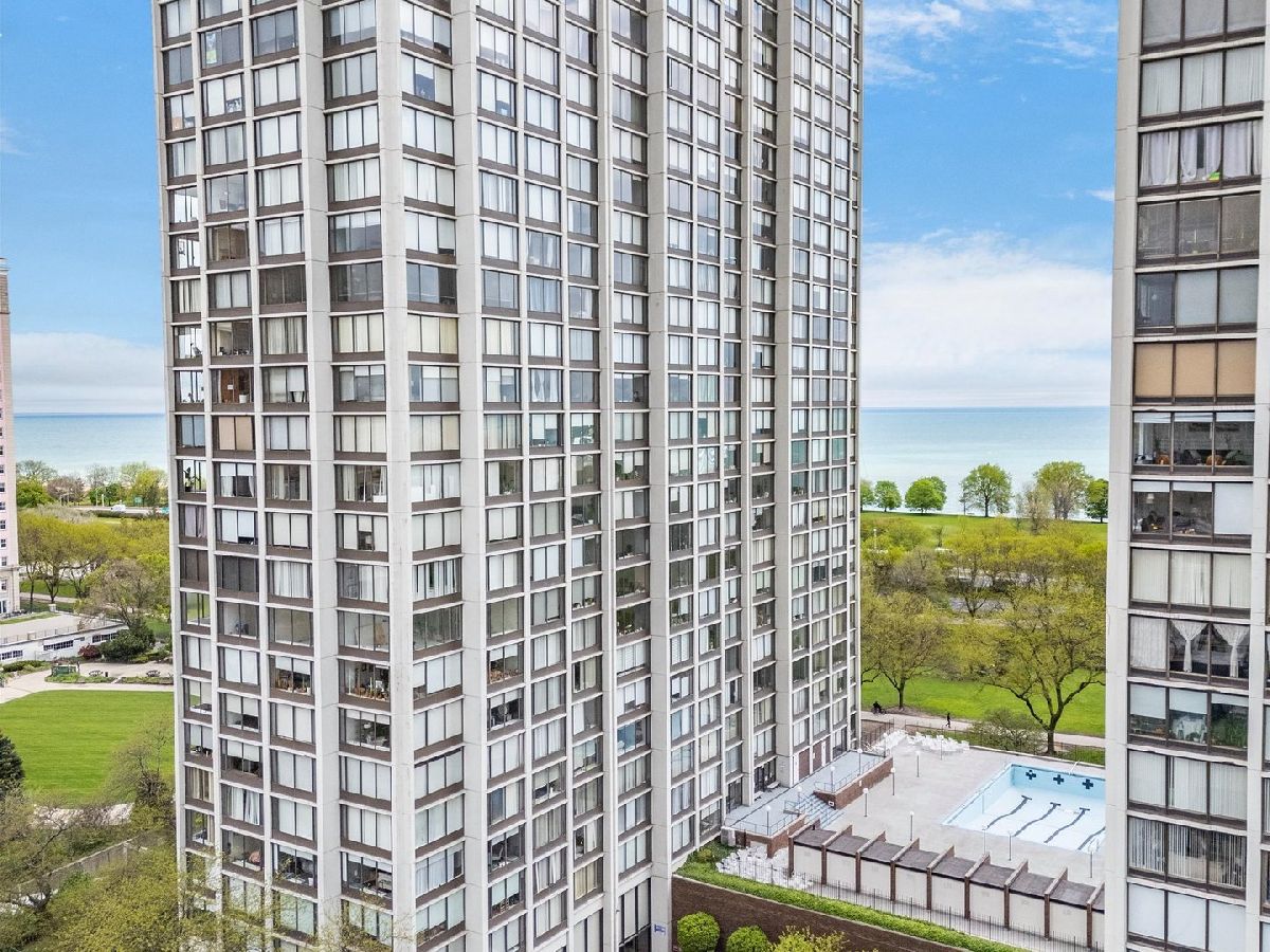  For Sale Chicago Illinois, 5455 Sheridan Road