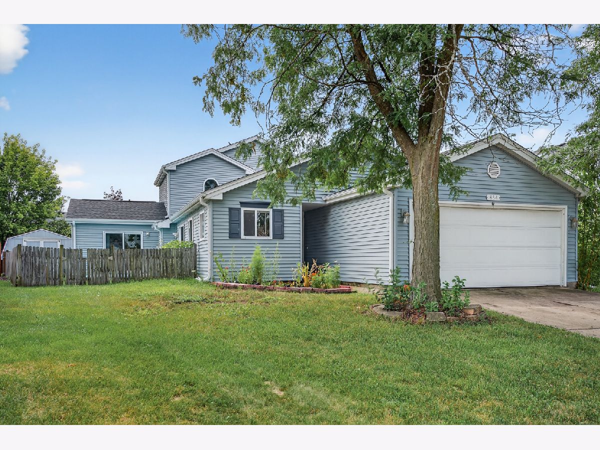 Townhomes & Condos & Homes For Sale Newport Village Carol Stream Illinois, 854 Plains Court