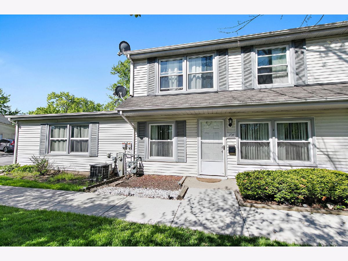 Townhomes & Condos For Sale Barrington Square Hoffman Estates Illinois, 1797 Queensbury Circle