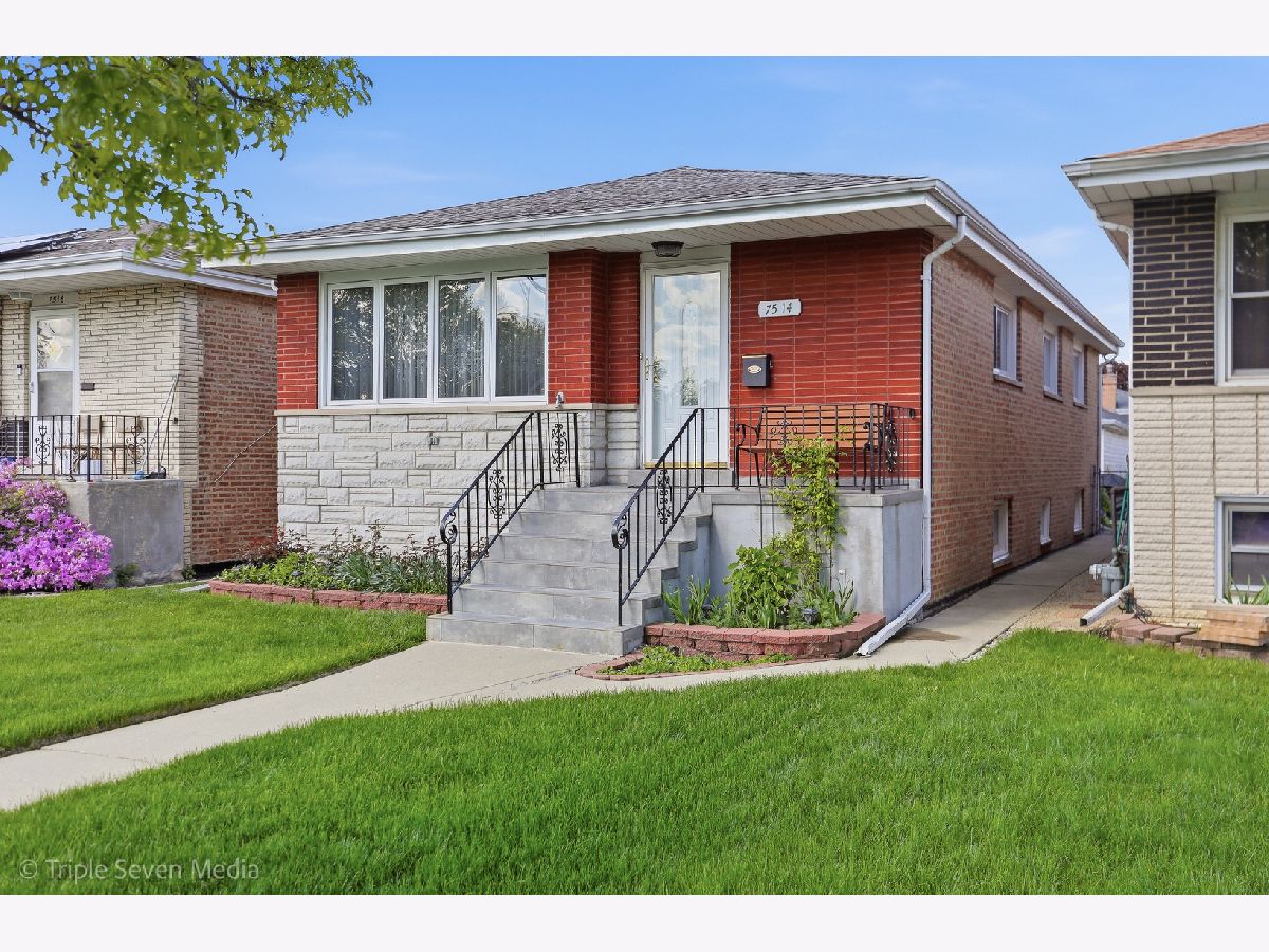  For Sale Burbank Illinois, 7514 Lockwood Avenue