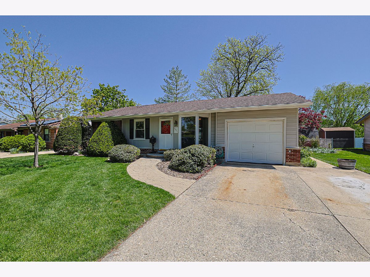  Sold Elk Grove Village Illinois, 1057 Cedar