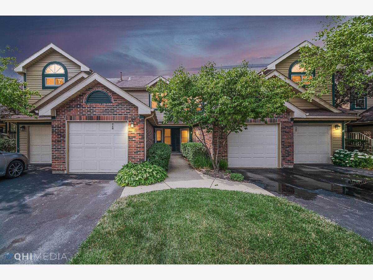  Rented Wheeling Illinois, 924 Ridgefield