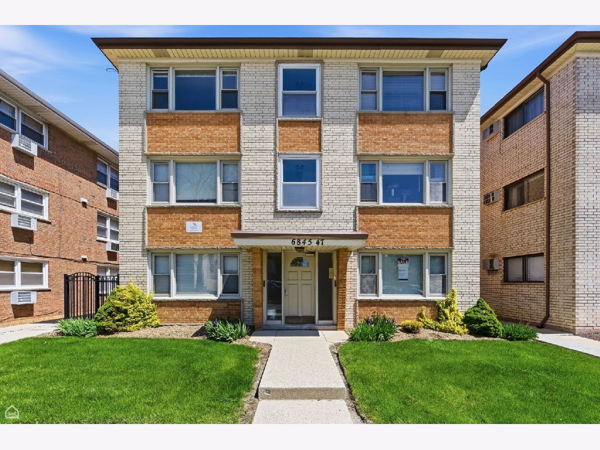  For Sale Chicago Illinois, 6845 Northwest Highway