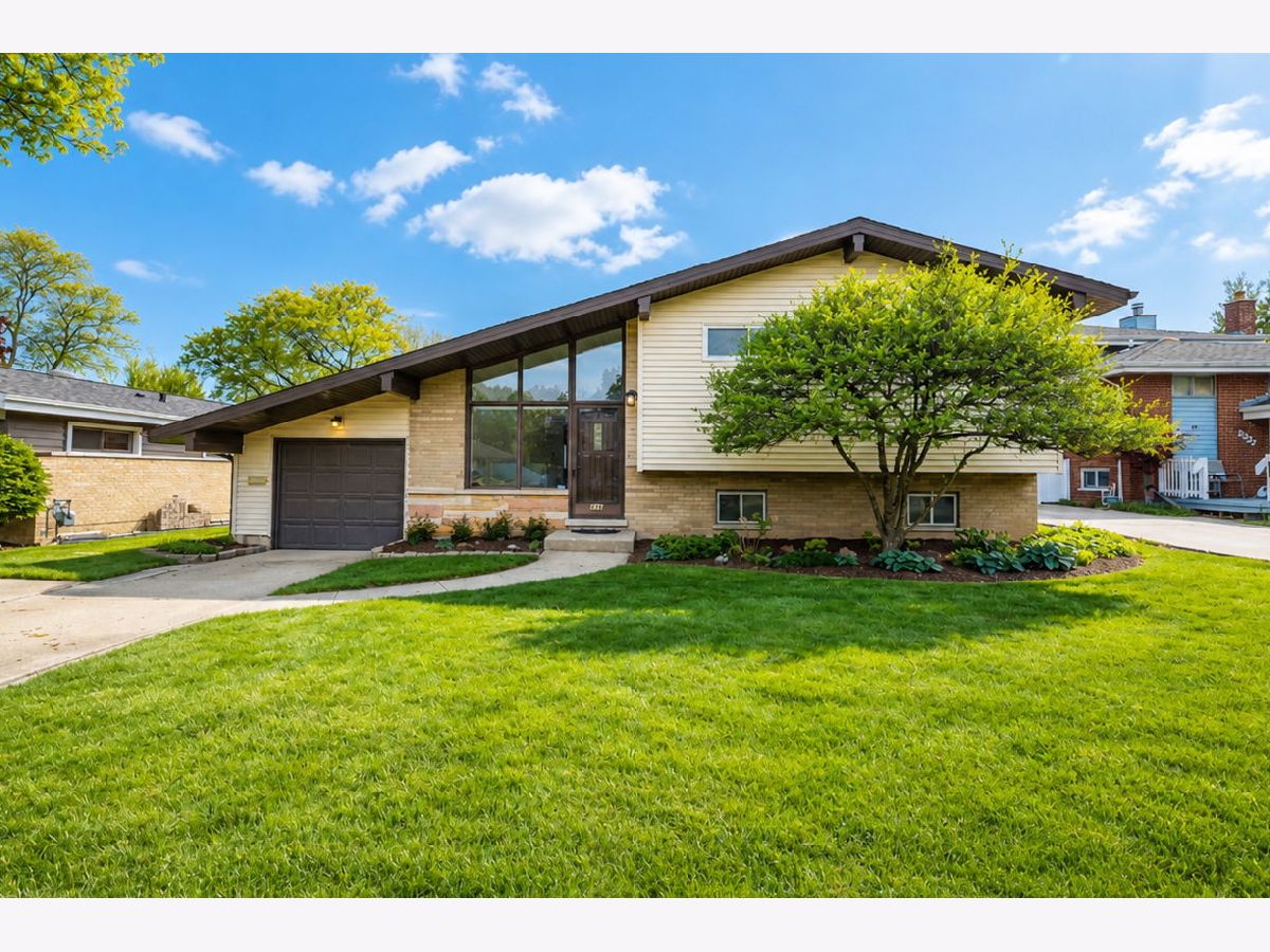  Sold Villa Park Illinois, 826 Villa