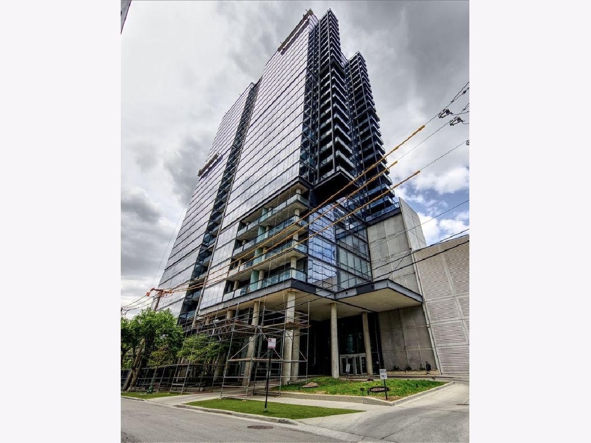  Sold Chicago Illinois, 860 Blackhawk