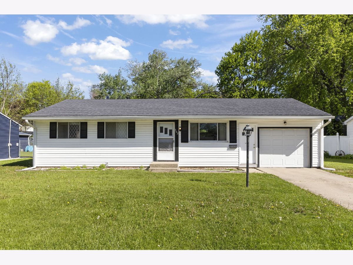  For Sale Plano Illinois, 303 Edgelawn Drive