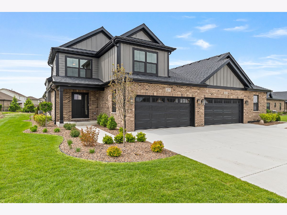 Condos & Townhomes & Homes For Sale Lakes Park New Lenox Illinois, 2600 Delavan Drive