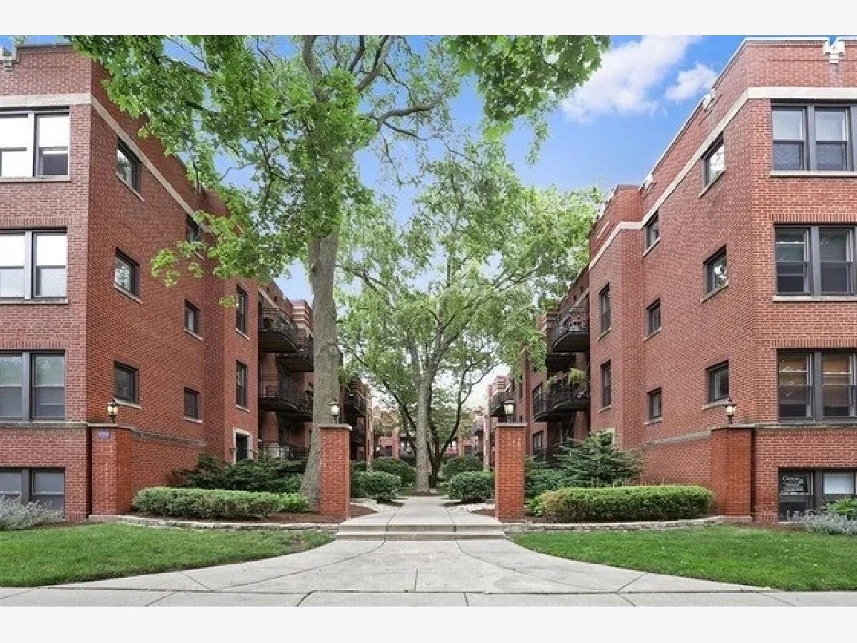 Condominiums For Rent Paulina Ridge Court Chicago Illinois, 5913 Paulina