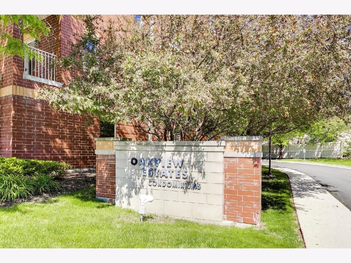 Condominiums For Sale Oakview Estates Lombard Illinois, 500 Saint Charles Road