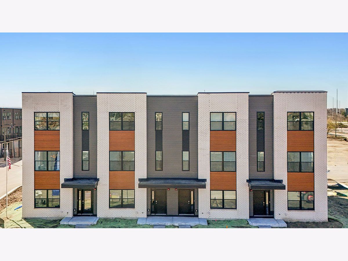 Condos & Townhomes For Sale Northgate At Veridian Schaumburg Illinois, 2226 Lakeshore Drive