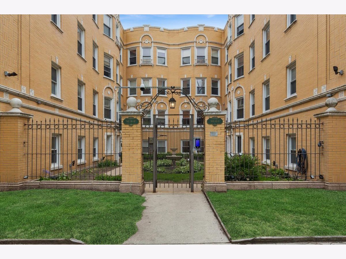  For Sale Chicago Illinois, 7409 Hoyne Avenue