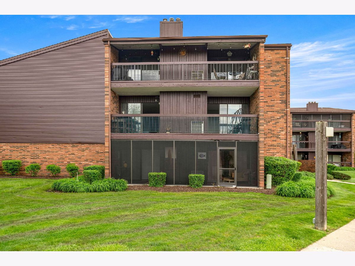 Condominiums For Sale Scarborough Fare Oak Forest Illinois, 14524 Walden Court