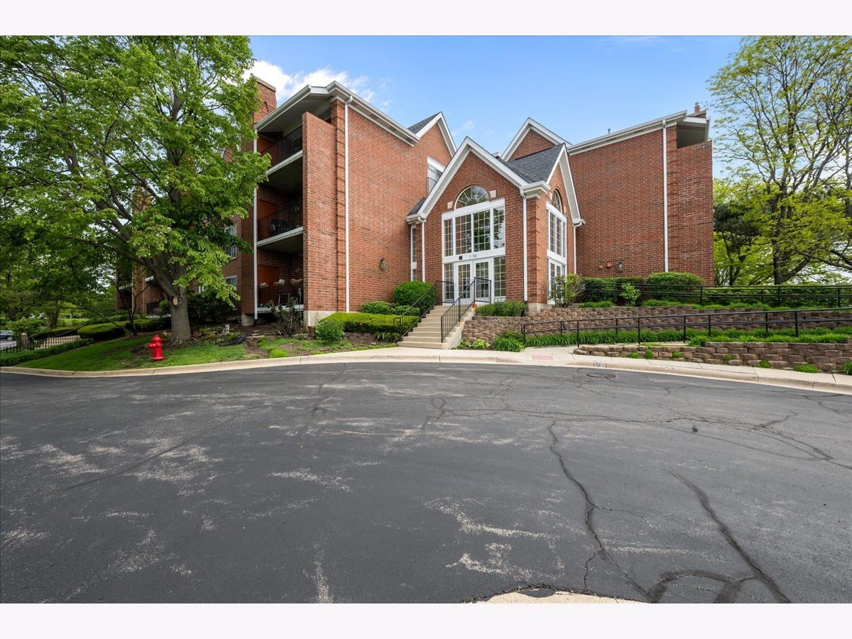  For Sale St Charles Illinois, 29 Hunt Club Drive