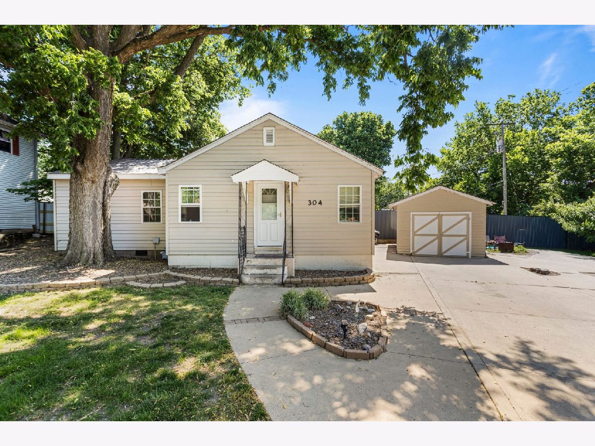  For Sale Fisher Illinois, 304 Third Street