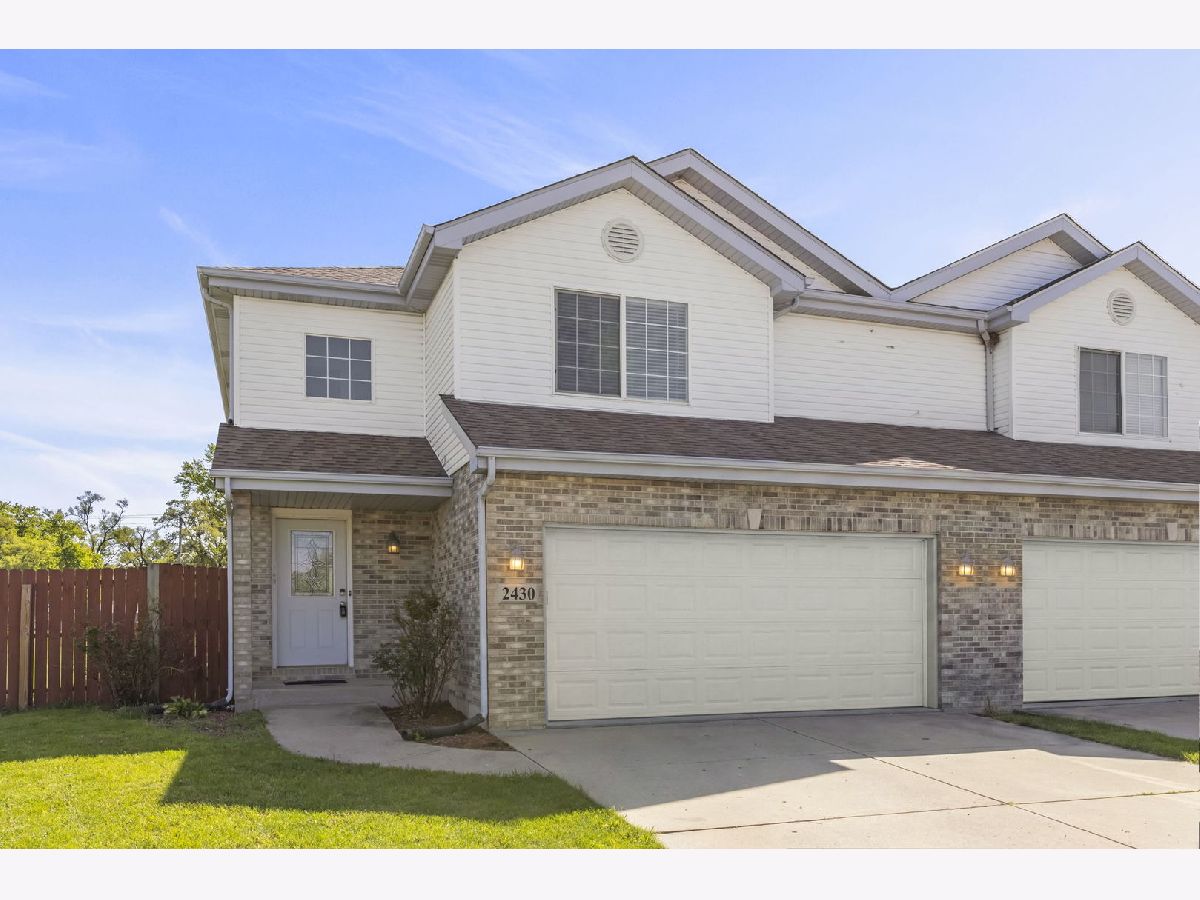  For Rent Crest Hill Illinois, 2430 Caton Crest