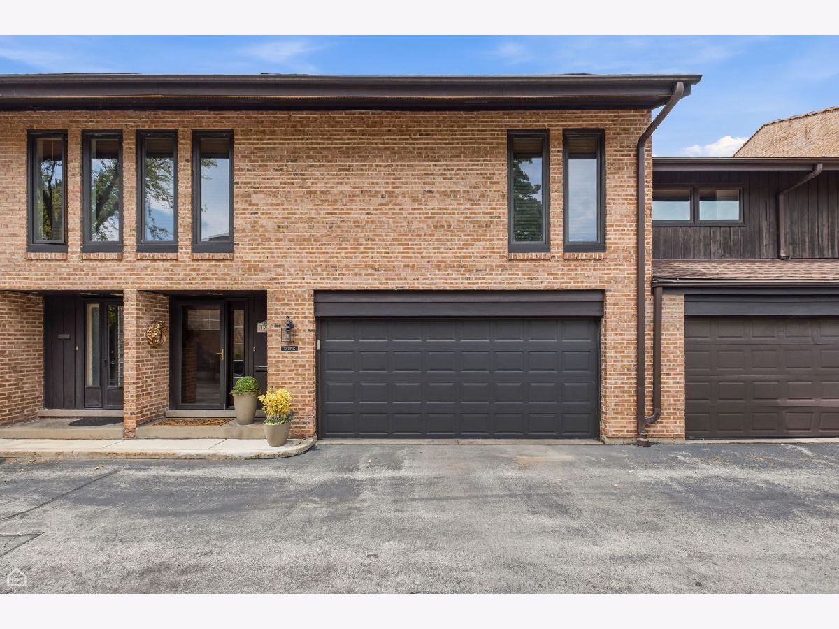 Townhomes & Condos & Homes For Sale Valley Lo Glenview Illinois, 1719 Wildberry Drive