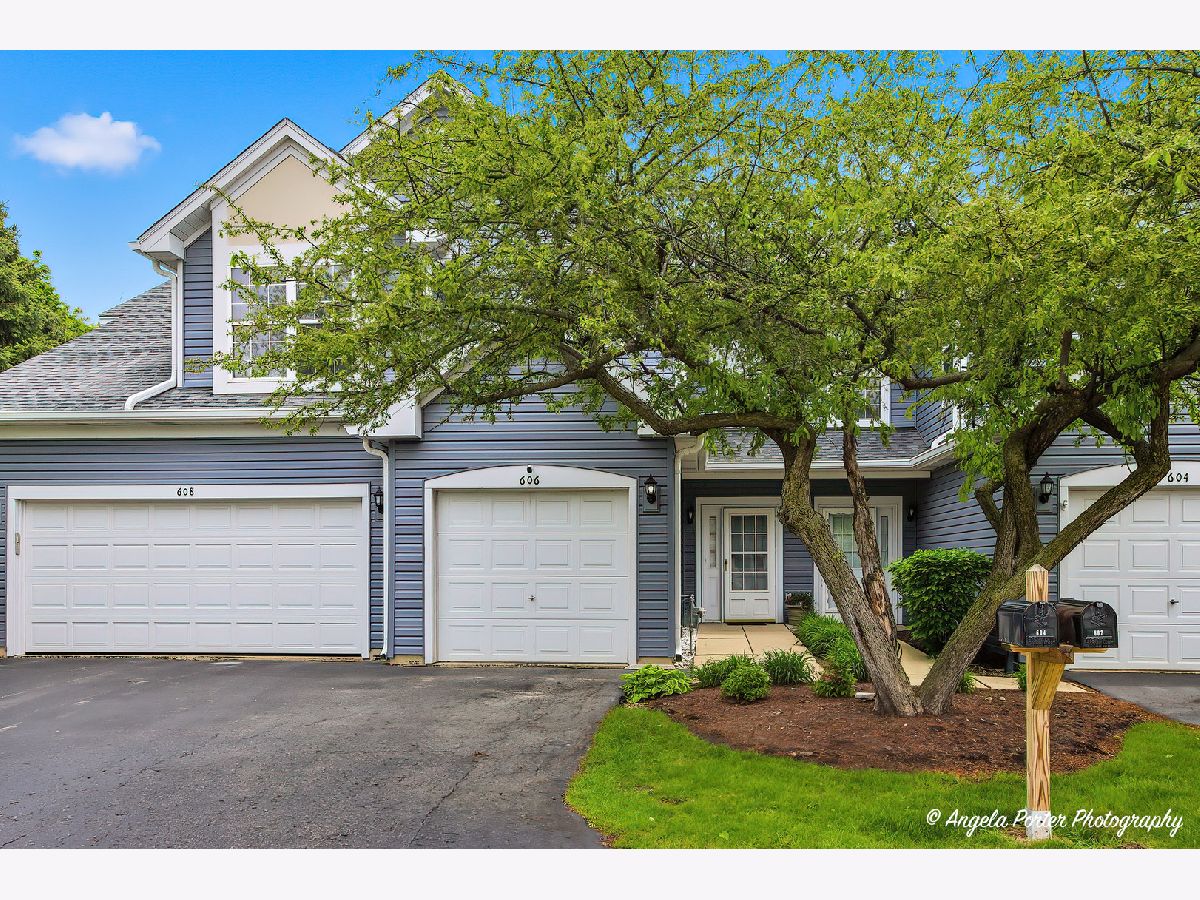 Townhomes Sold Kingsbrook Crossing Oswego Illinois, 606 Hartford