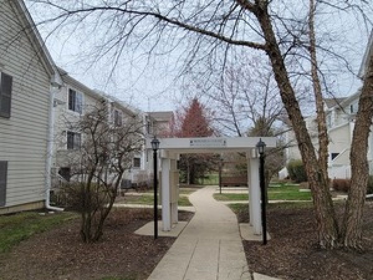 Townhomes & Condos For Rent Treehouse In The Woods Round Lake Illinois, 59 Treehouse
