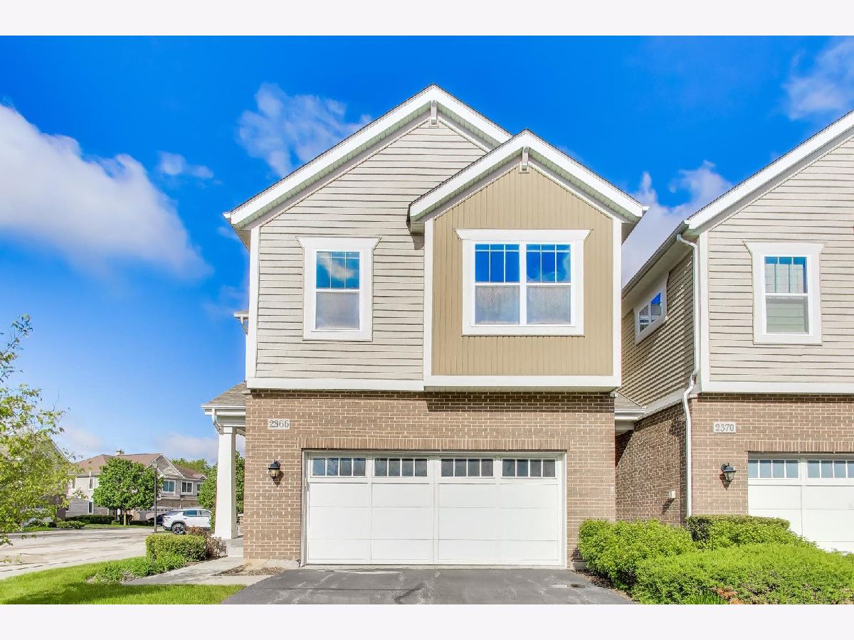 Townhomes Rented Lexington Hills Palatine Illinois, 2366 Moseley