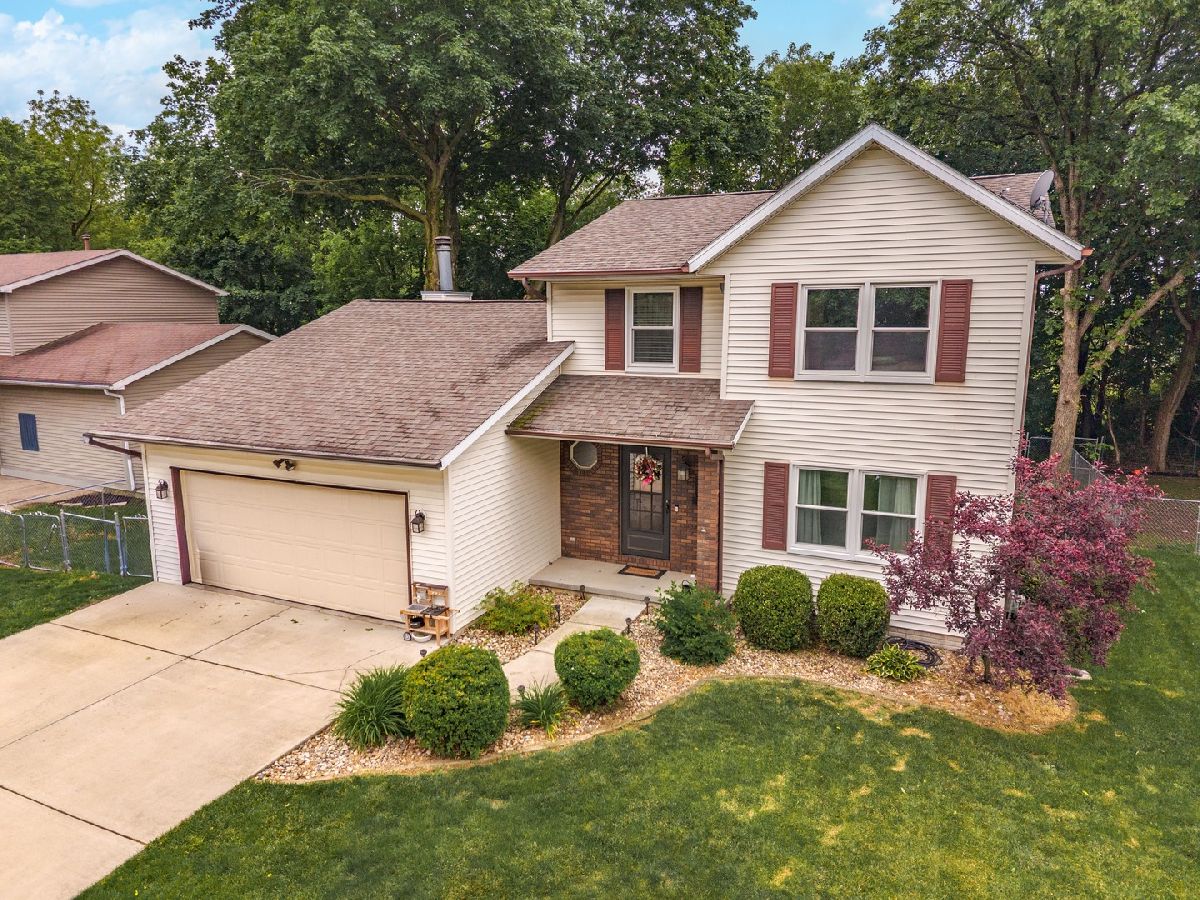 Homes & Condos & Townhomes For Sale Oakwoods Bloomington Illinois, 23 Palm Court