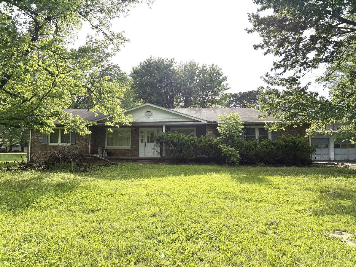  For Sale Carbondale Illinois, 3917 Country Club Road