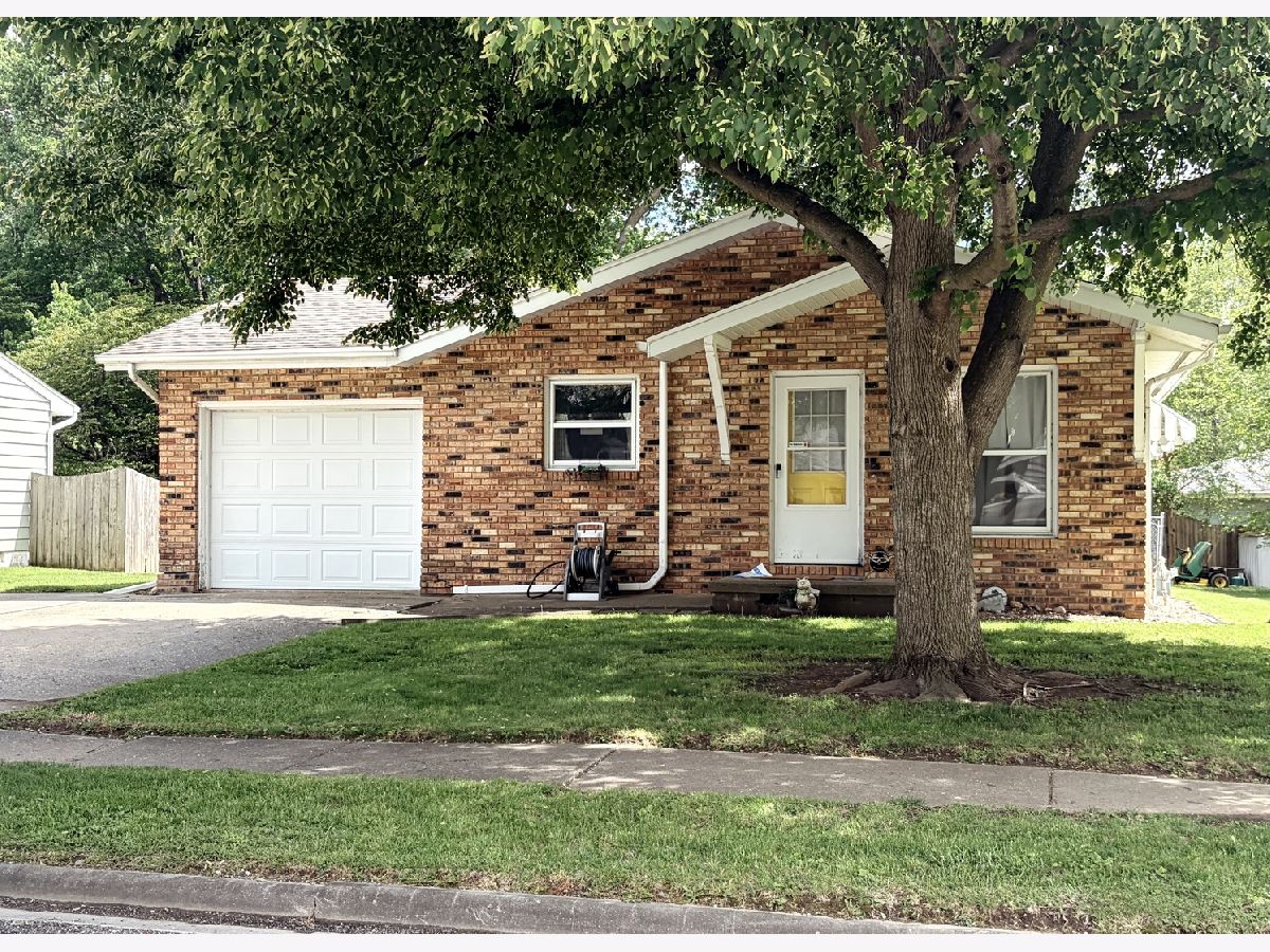  For Sale Clinton Illinois, 6 Blair Court