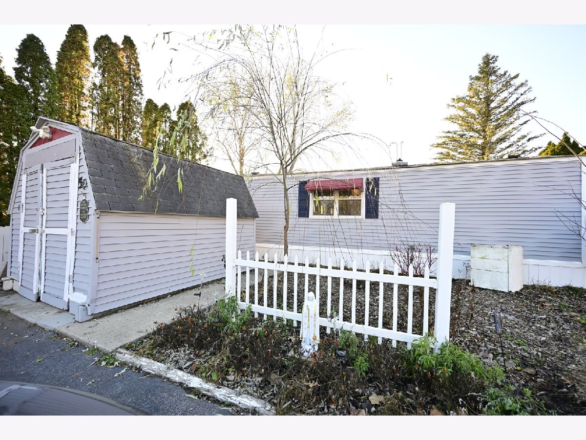  For Sale Lakemoor Illinois, 50 Beacon Bay Court