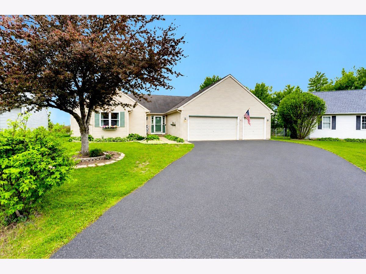 Homes & Townhomes For Sale Shadow Creek Harvard Illinois, 523 Iona Lane