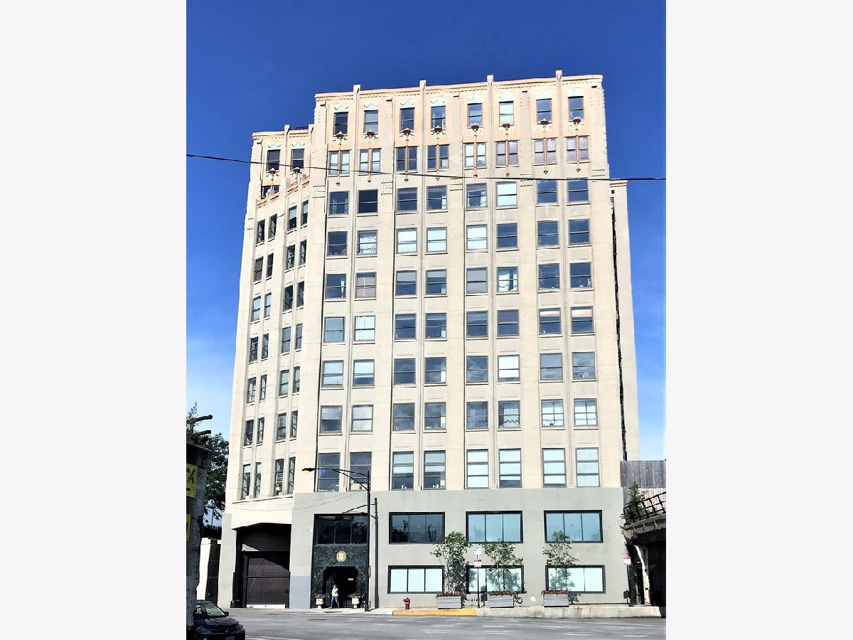 Condominiums Rented University Station Chicago Illinois, 1550 Blue Island