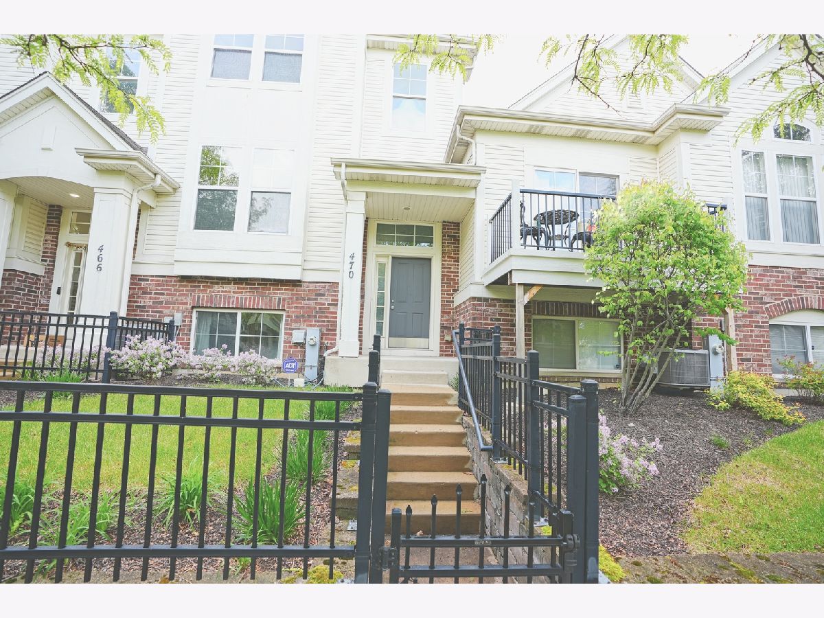 Townhomes & Condos For Rent The Plaza On New York Aurora Illinois, 470 Grosvenor