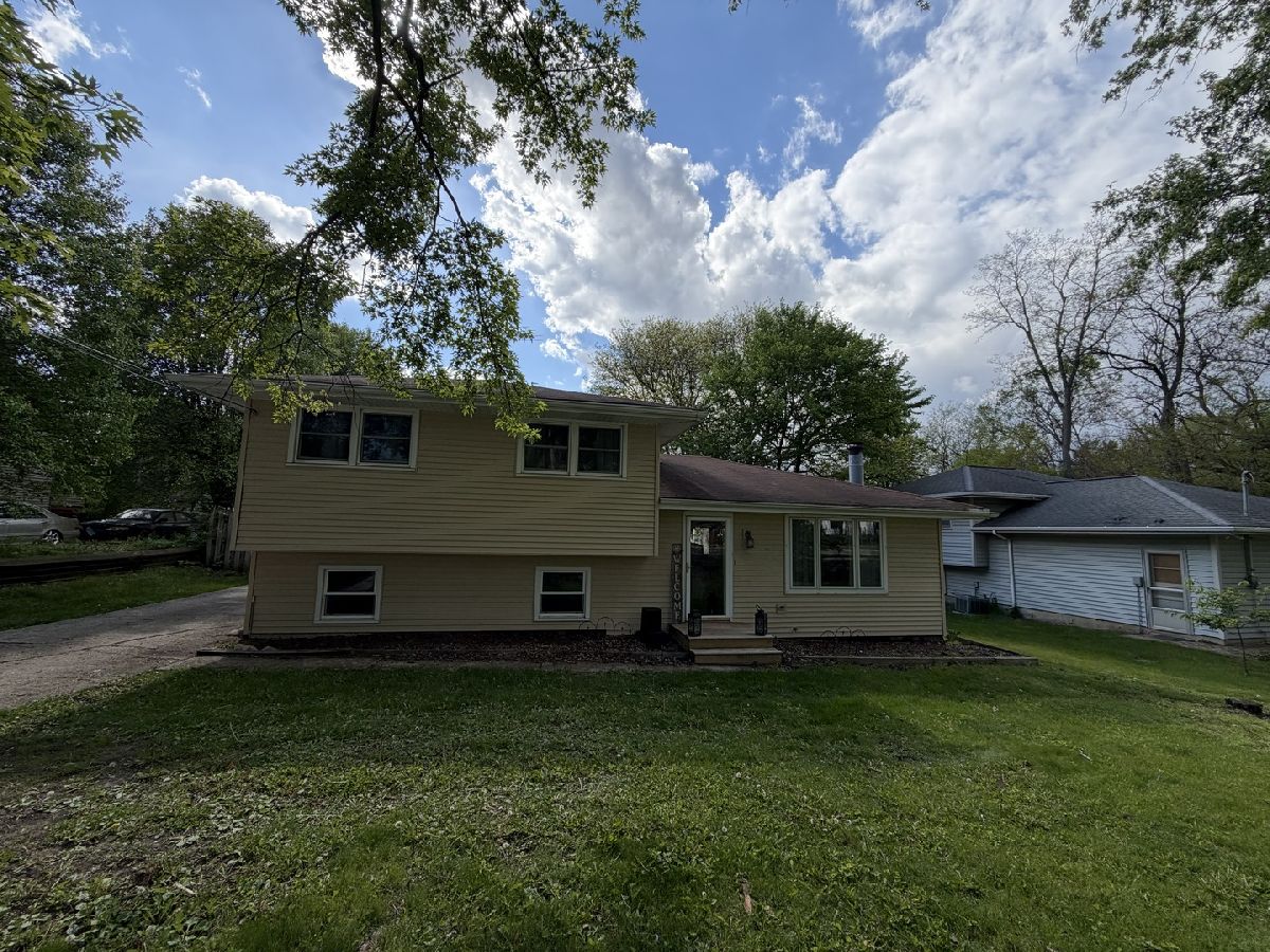  Rented Warrenville Illinois, 3S478 Winfield