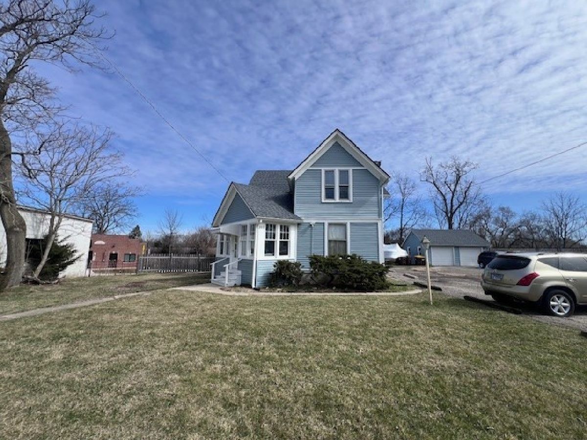 Rented Woodstock Illinois, 317 Lake
