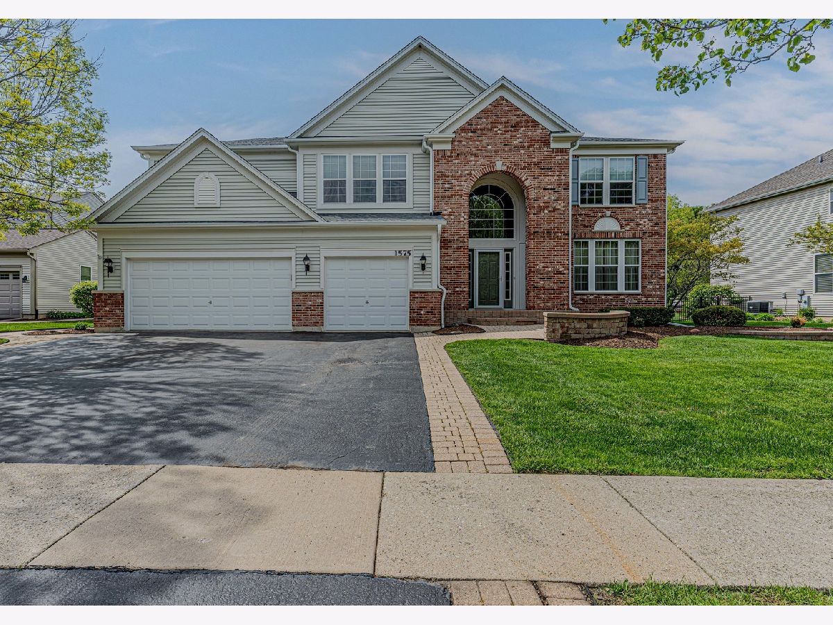  For Sale Lindenhurst Illinois, 1575 Mcclellan Drive