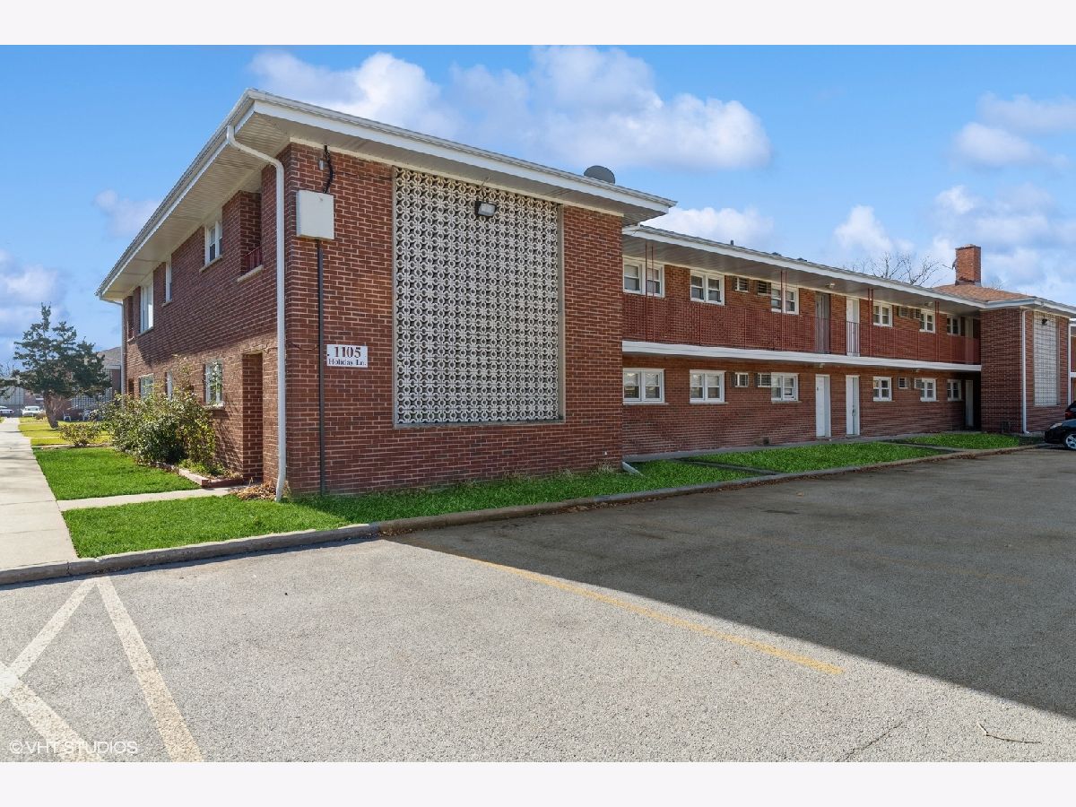  For Rent Des Plaines Illinois, 1105 Holiday