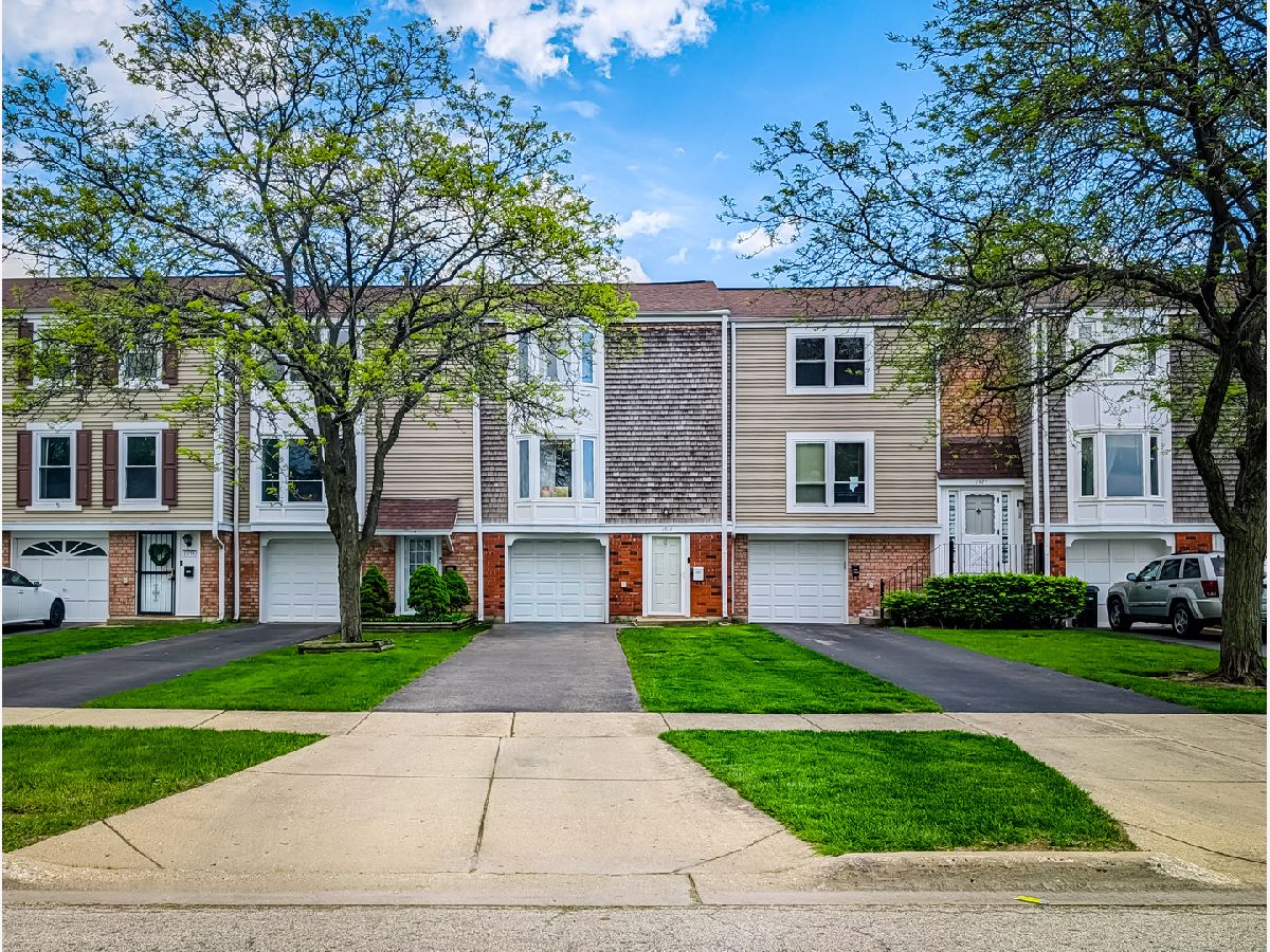 Townhomes & Condos For Sale Barrington Square Hoffman Estates Illinois, 1931 Governors Lane