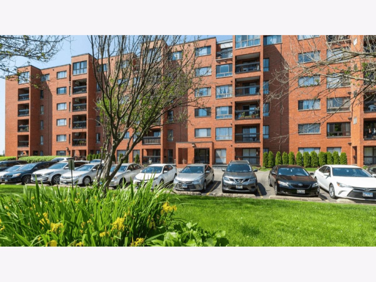 Condos & Townhomes For Sale Triumvera Glenview Illinois, 3700 Capri Court