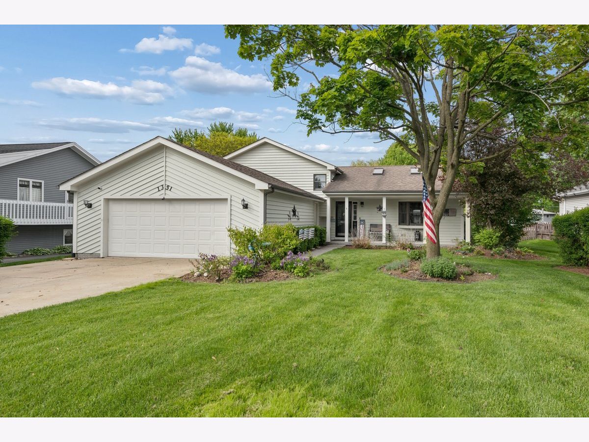  For Sale Lake Holiday Illinois, 1351 Reva Lane