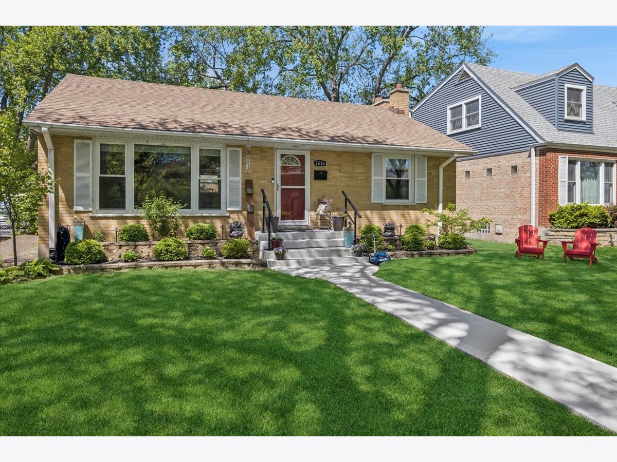  For Sale Evanston Illinois, 1616 Fowler Avenue